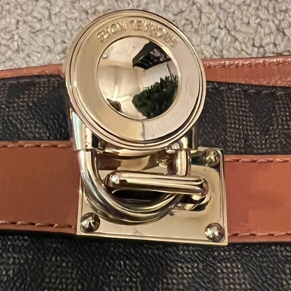 Michael Kors Brown Signature EW Hamilton Bag - Picture 4 of 9